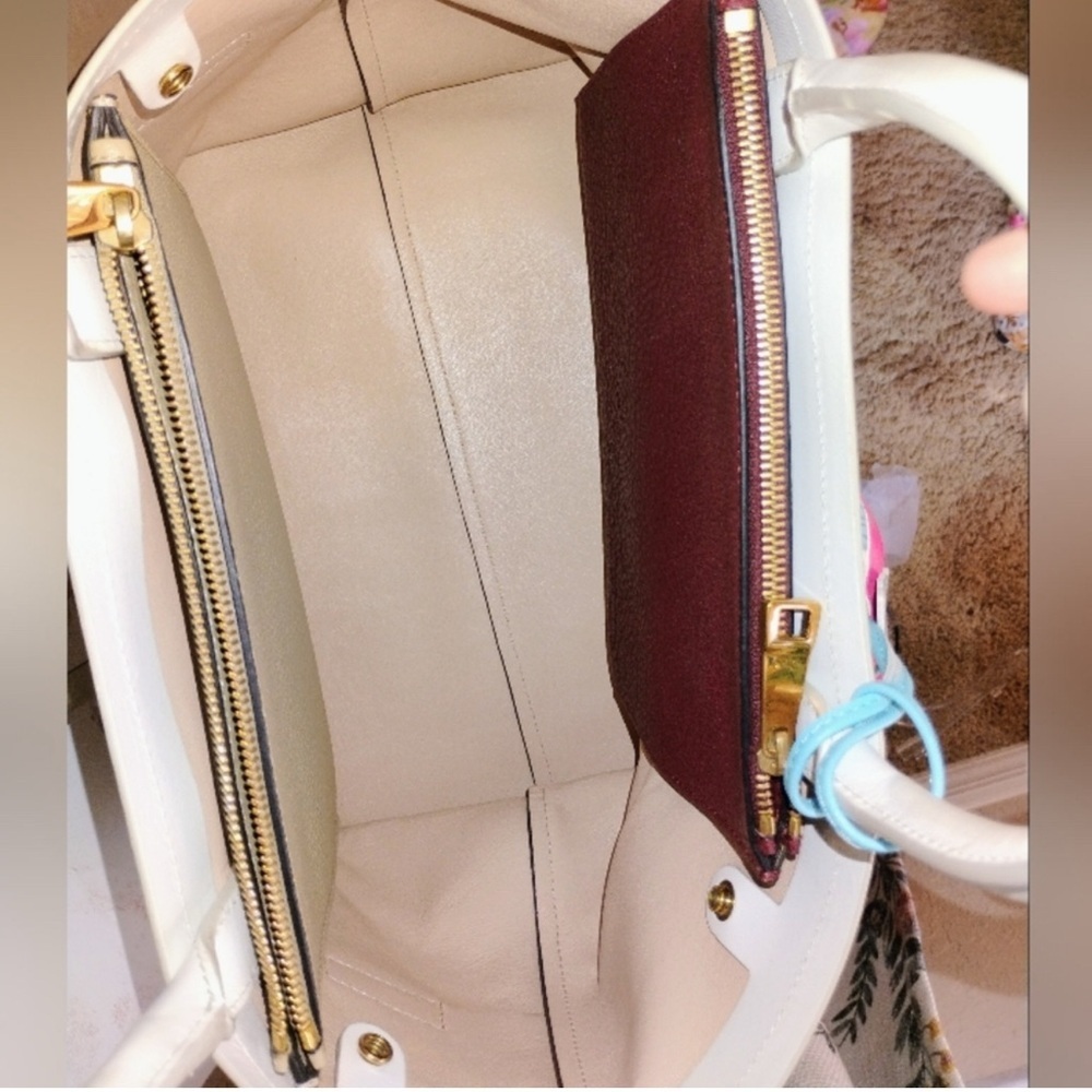 CHLOE  Grained Leather Charlotte Tote Bag - Picture 3 of 12